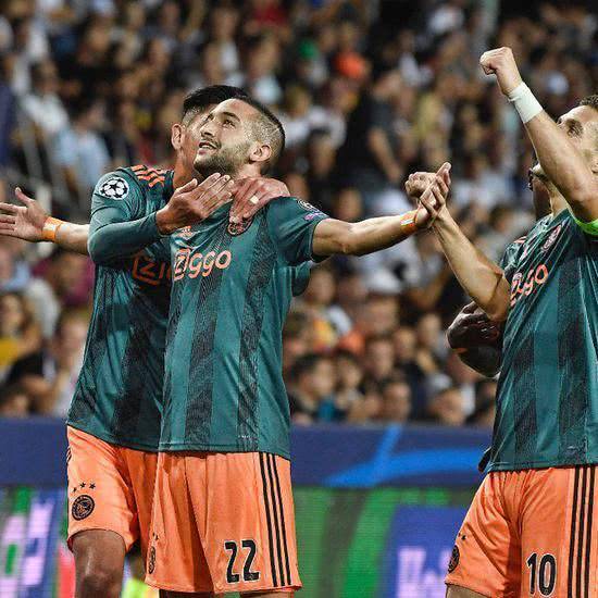 构应更积极 构应更积极