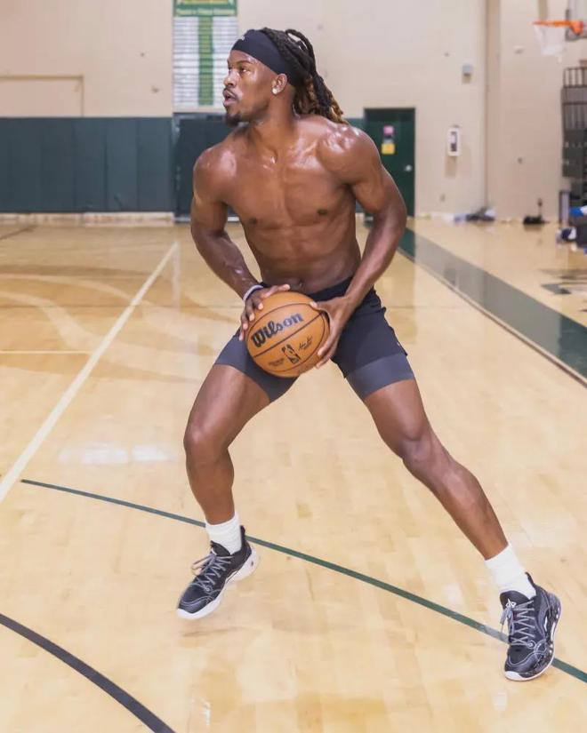 她们不仅是 她们不仅是